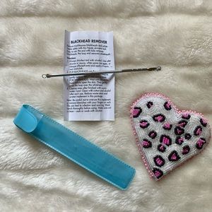 🎁 FREE with purchase🎁 Avon blackhead remover 🎁